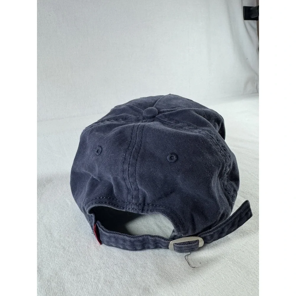 Levi's Batwing Baseball cap - adjustable strap one size with red logo (Navy)